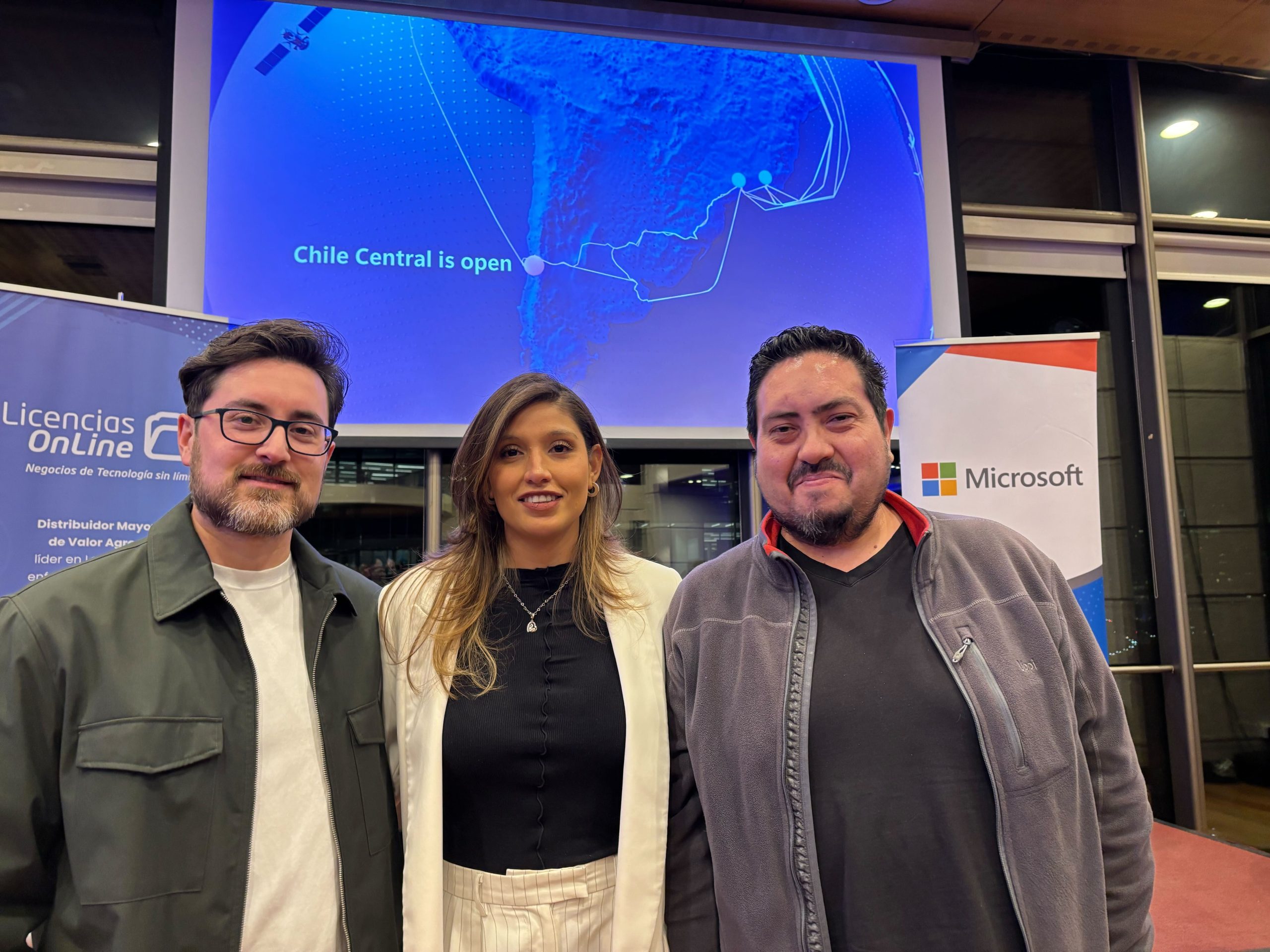 Christopher Coopman y Eduardo Araneda de ihosting en Evento Microsoft Azure Chile 2025